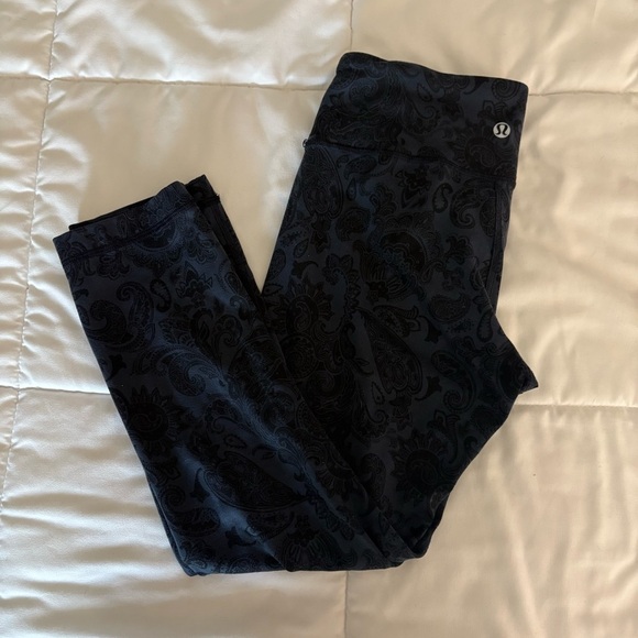 Lululemon Women’s Navy Wunder Under Crop Paisley Inkwell Leggings - Picture 6 of 9